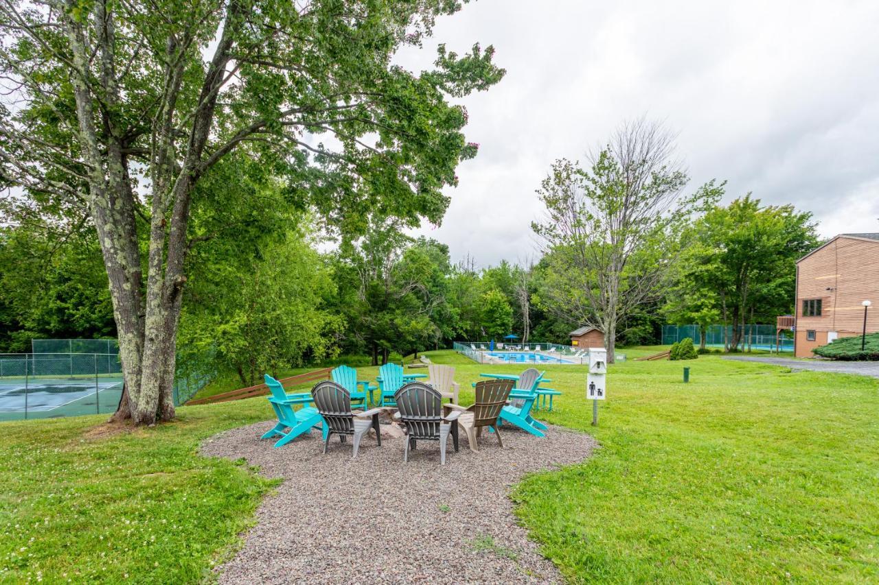 Redwood Retreat In Windham - Pool! Tennis! *